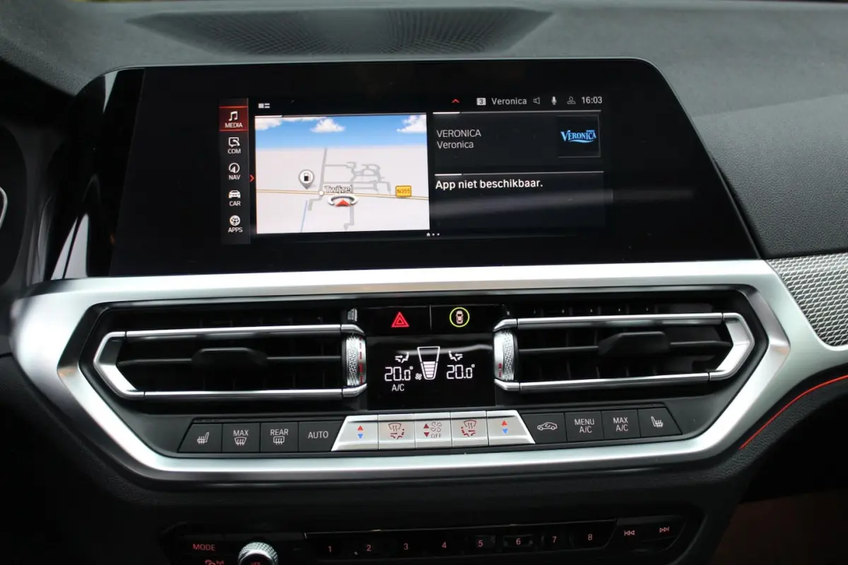 420d xDrive High Executive 190PK | M- sportpakket| BTW-AUTO | CAMERA | Panoramadak | LEDER