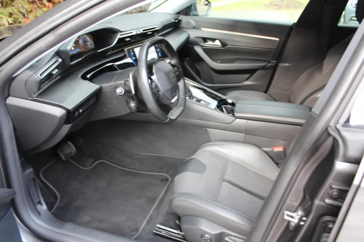 1.2 PureTech Allure Pack 131PK | Parkeercamera | Carplay | Climate Control | LMV | NAVI