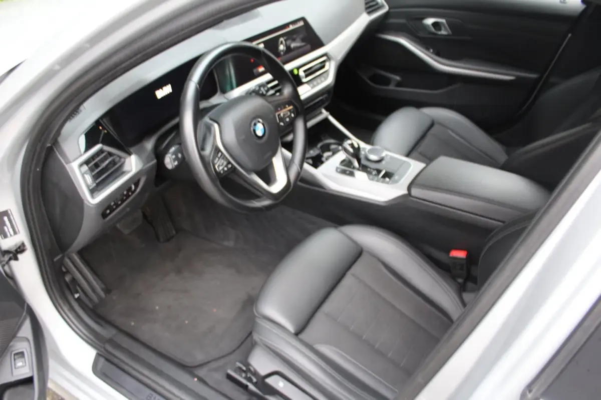 320d High Executive 190PK | Navigatie | Adaptive Cruise Control | Elektrische Trekhaak | C