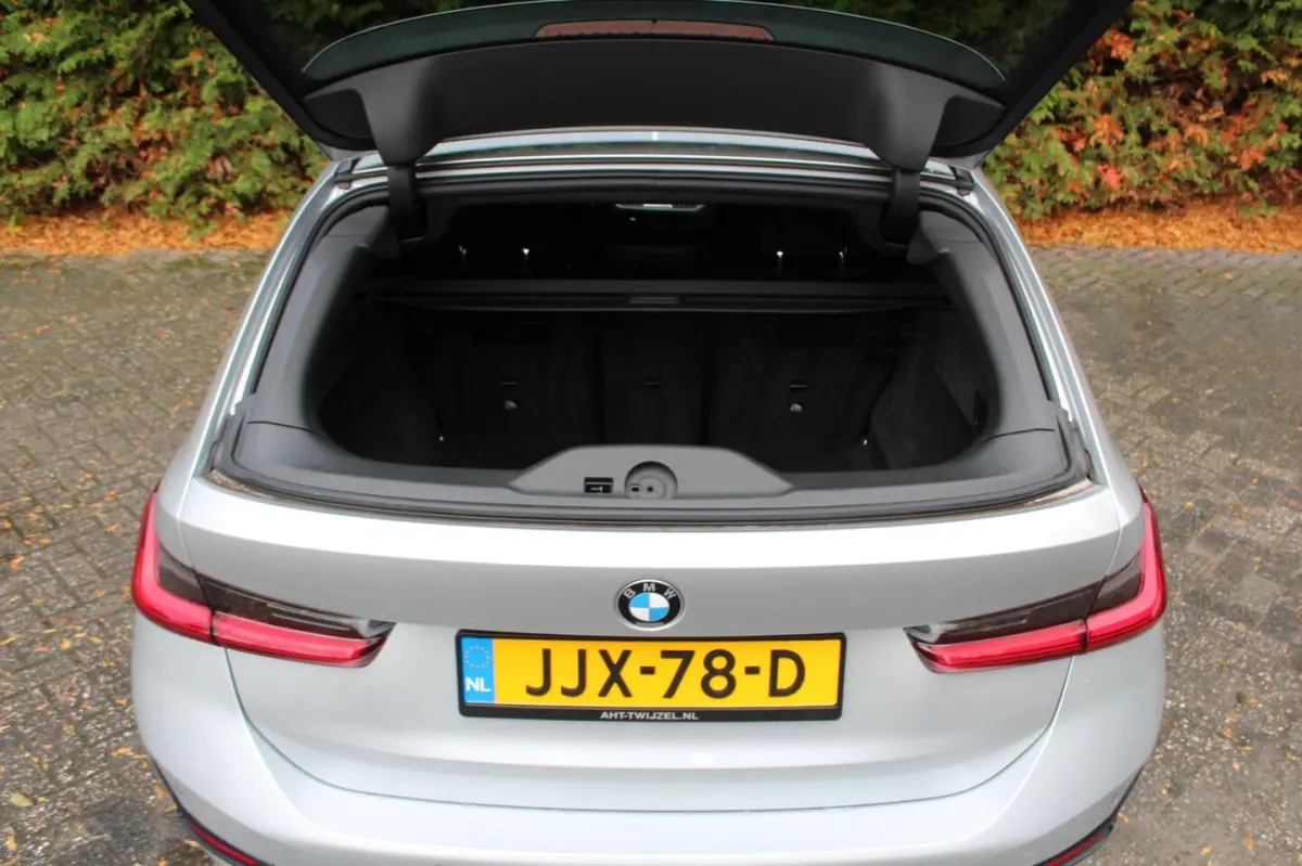 320d High Executive 190PK | Navigatie | Adaptive Cruise Control | Elektrische Trekhaak | C