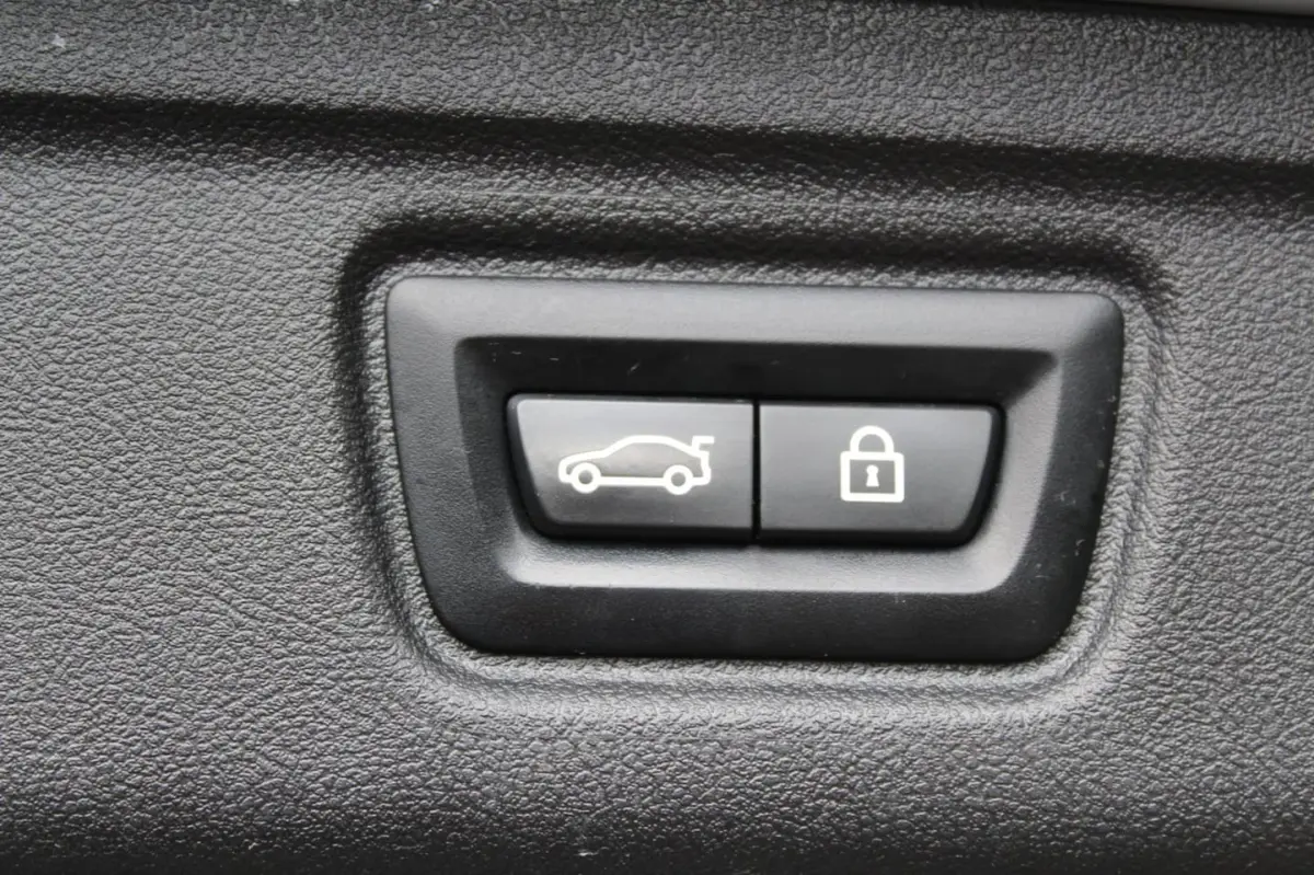 320d High Executive 190PK | Navigatie | Adaptive Cruise Control | Elektrische Trekhaak | C