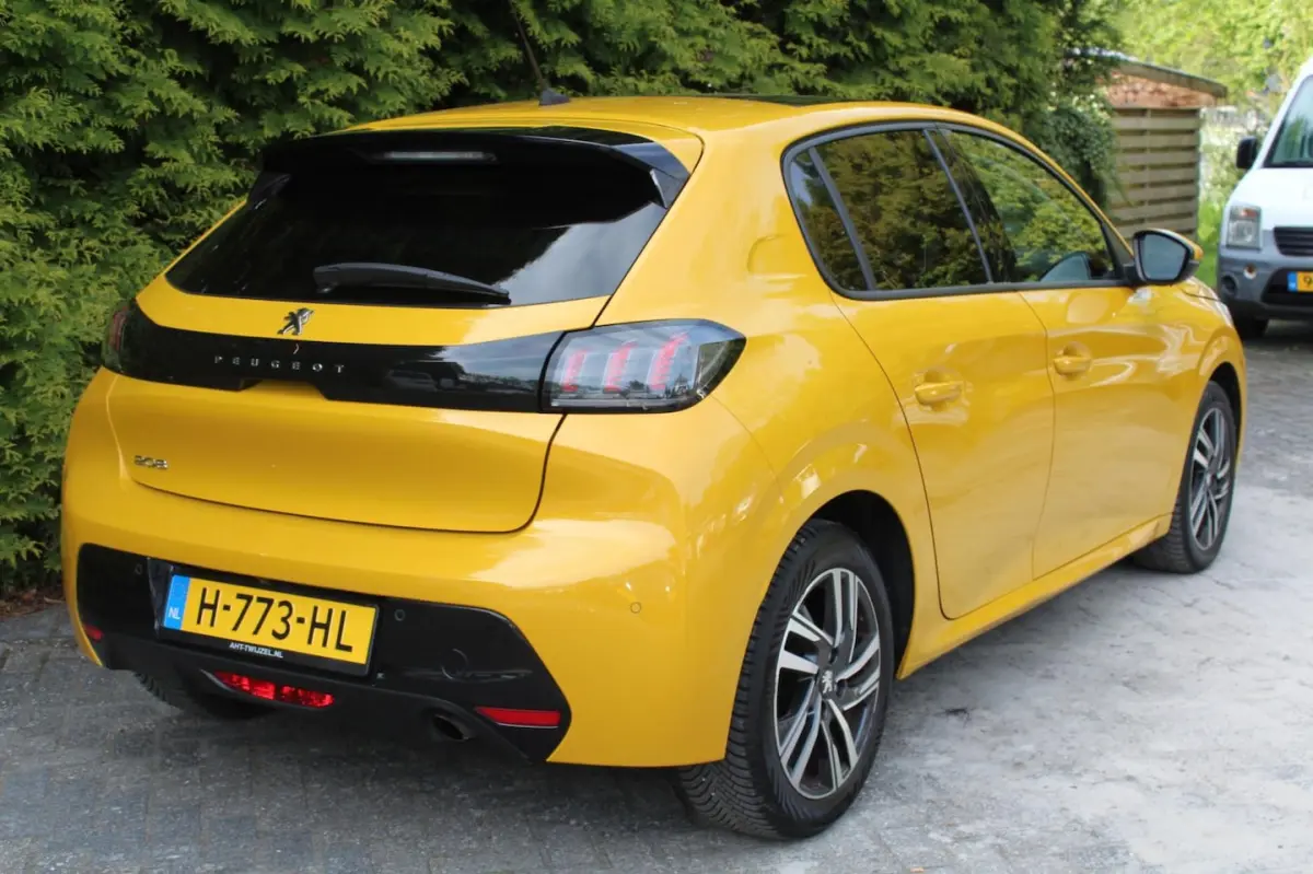 1.5 BlueHDi Blue Lease Allure 102PK | Navigatie | Parkeercamera | Panoramadak | Keyless