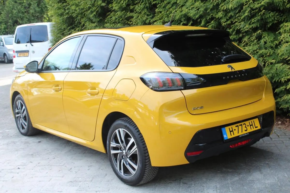 1.5 BlueHDi Blue Lease Allure 102PK | Navigatie | Parkeercamera | Panoramadak | Keyless
