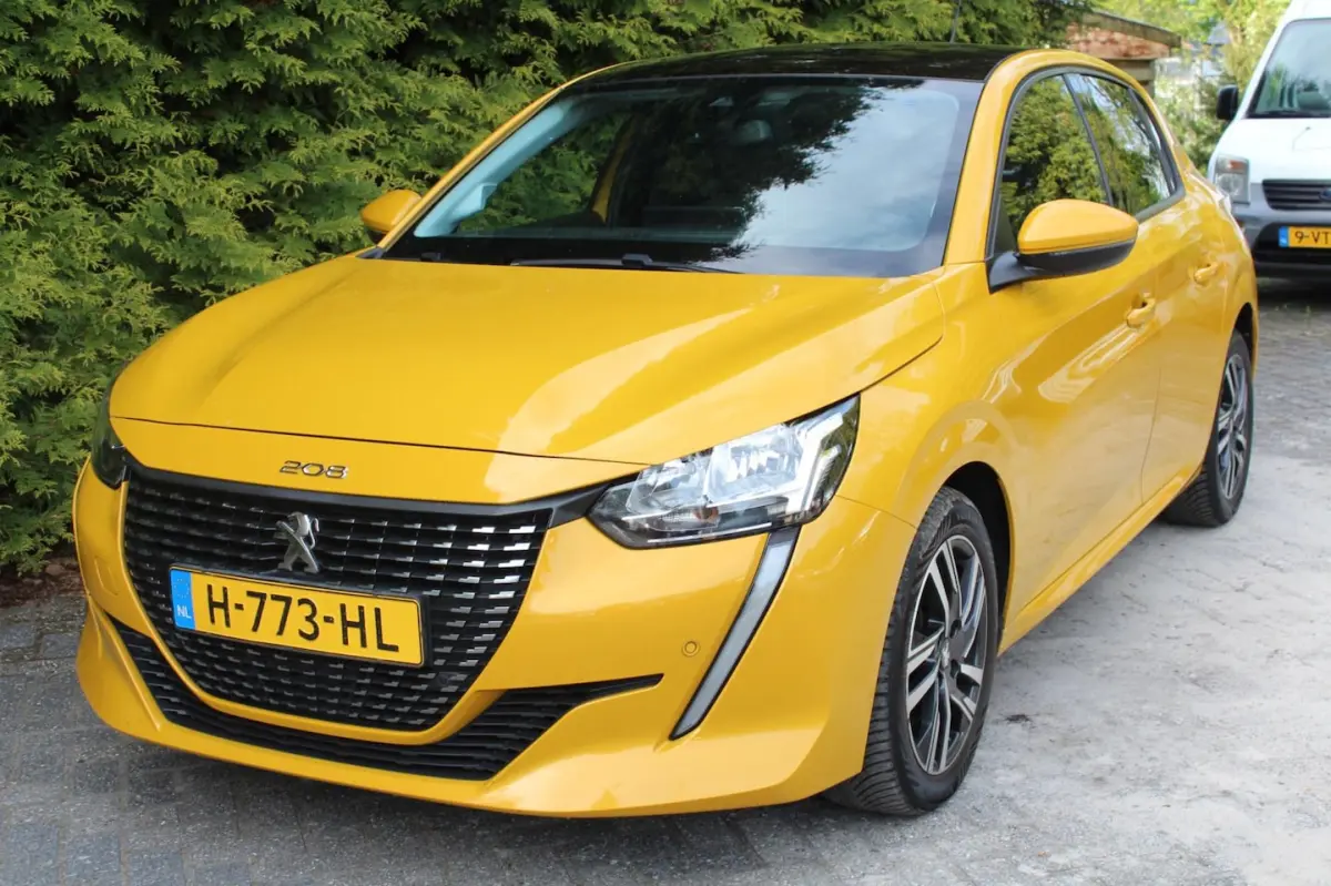 1.5 BlueHDi Blue Lease Allure 102PK | Navigatie | Parkeercamera | Panoramadak | Keyless