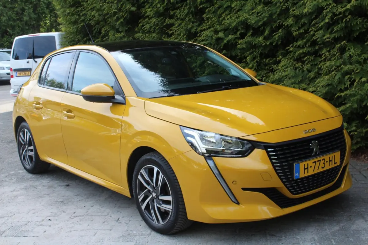 1.5 BlueHDi Blue Lease Allure 102PK | Navigatie | Parkeercamera | Panoramadak | Keyless