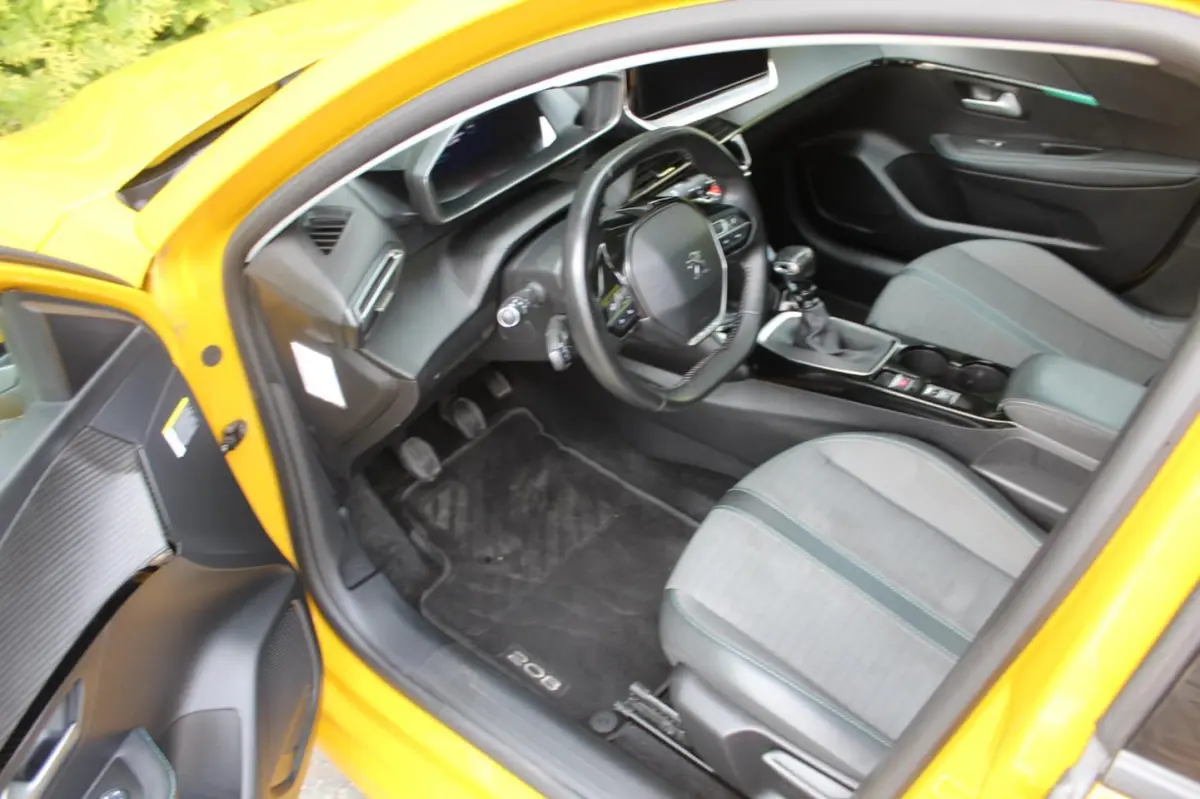 1.5 BlueHDi Blue Lease Allure 102PK | Navigatie | Parkeercamera | Panoramadak | Keyless