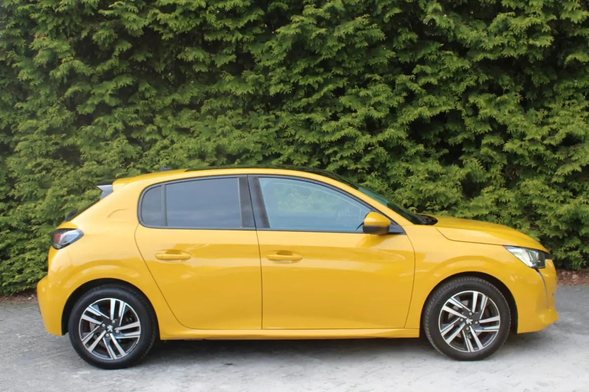 1.5 BlueHDi Blue Lease Allure 102PK | Navigatie | Parkeercamera | Panoramadak | Keyless