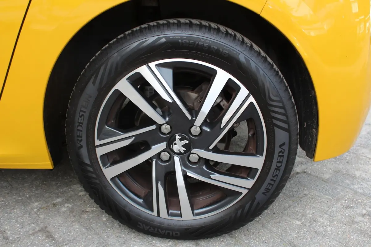 1.5 BlueHDi Blue Lease Allure 102PK | Navigatie | Parkeercamera | Panoramadak | Keyless