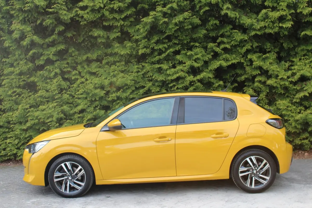 1.5 BlueHDi Blue Lease Allure 102PK | Navigatie | Parkeercamera | Panoramadak | Keyless