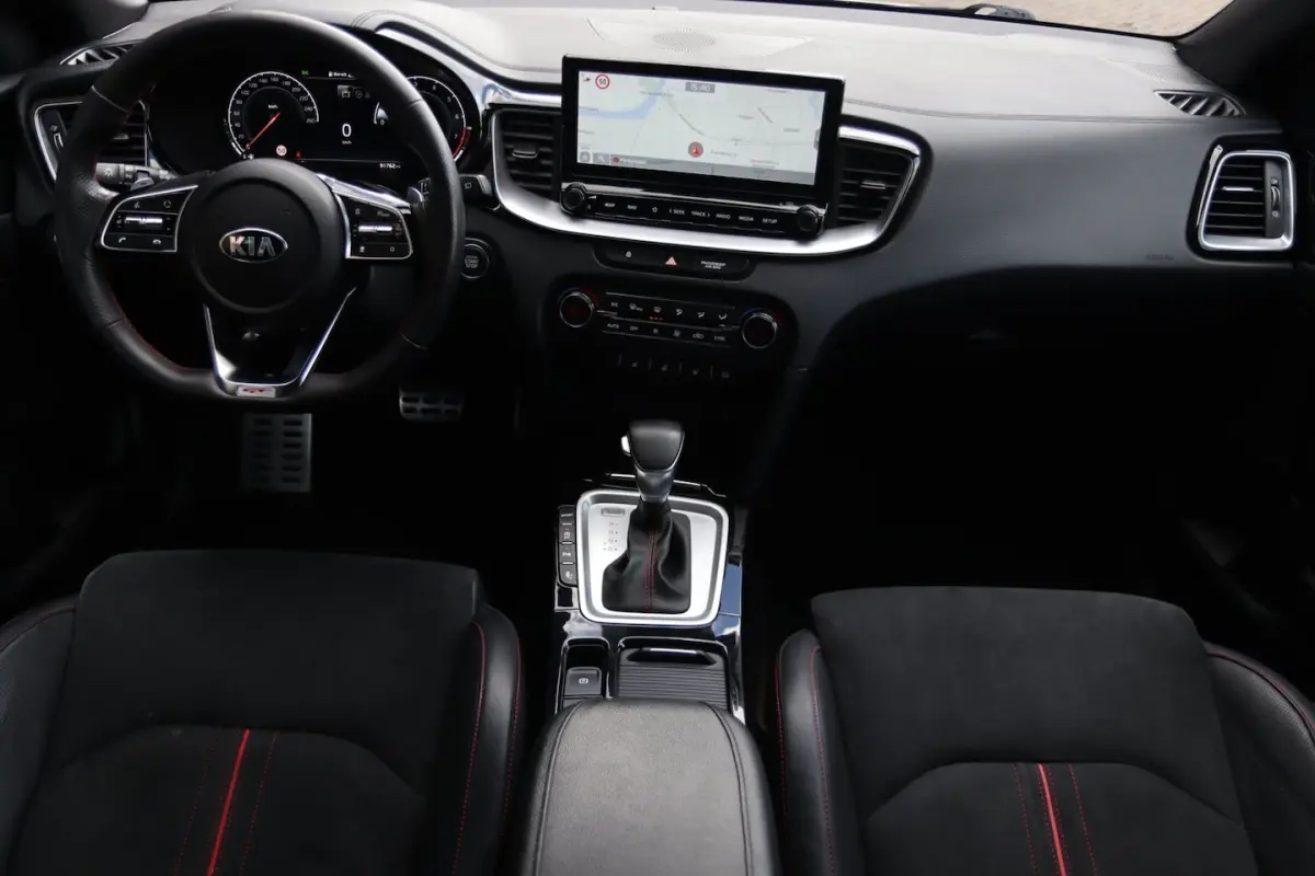 ProCeed 1.6 T-GDI GT / PANODAK / KEYLESS / MEMORY / JBL / CAMERA / CARPLAY
