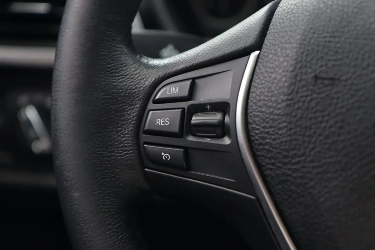318i High Executive / SCHUIFDAK / LEDER / CARPLAY / STOELVERW
