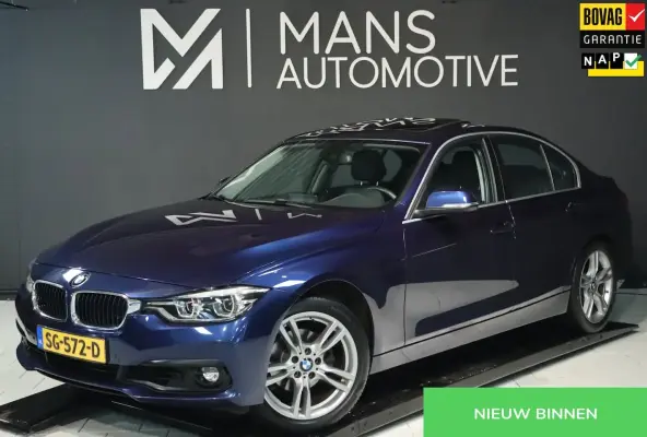 318i High Executive / SCHUIFDAK / LEDER / CARPLAY / STOELVERW