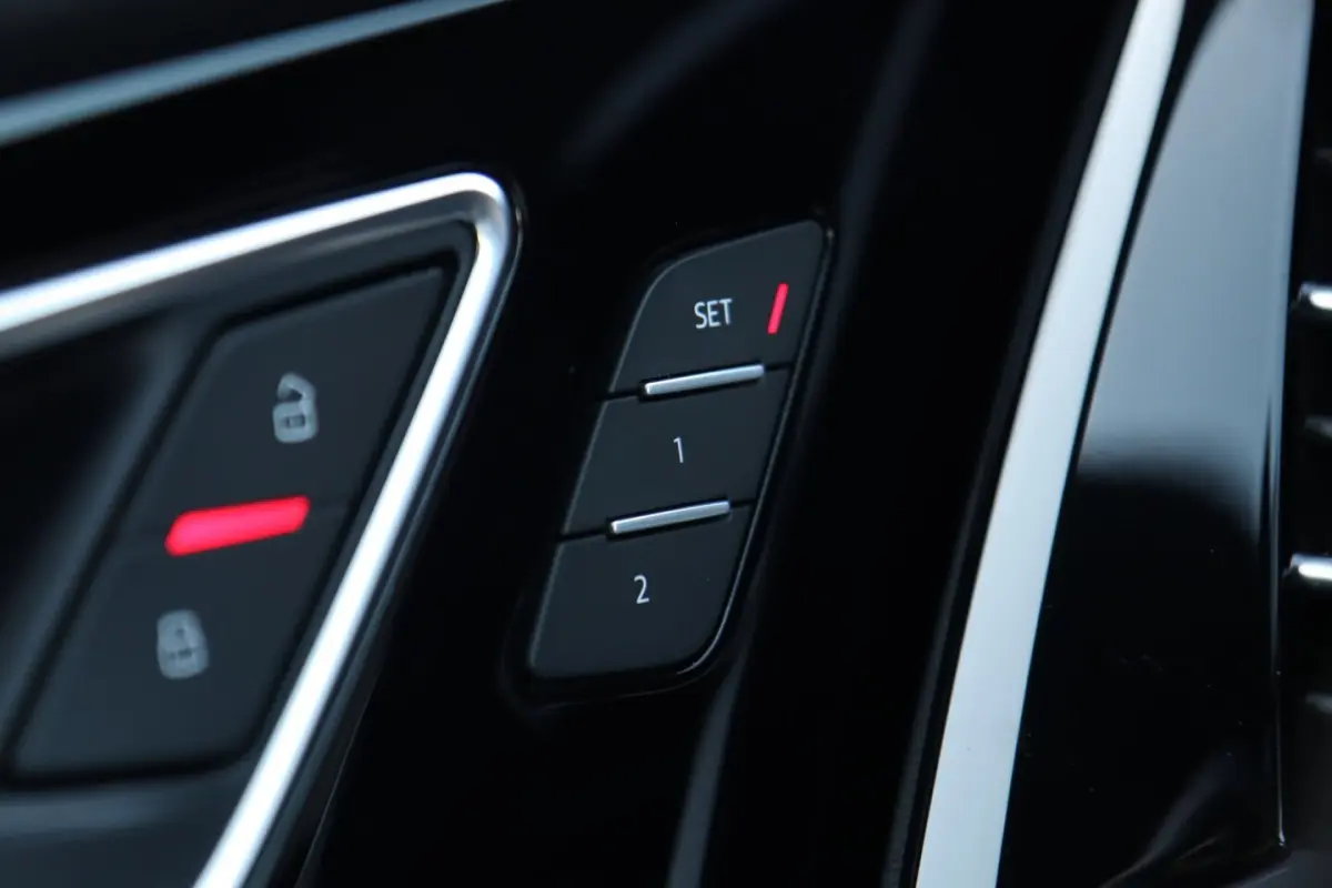 50 quattro S Edition 77 kWh / PANODAK / LEDER / MATRIX / CAMERA / KEYLESS