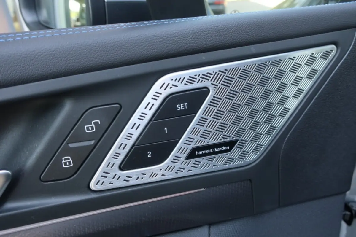 230e xDrive, M-Sport voll, Massage, Harman/Kardon, Schuif/Panoramadak etc