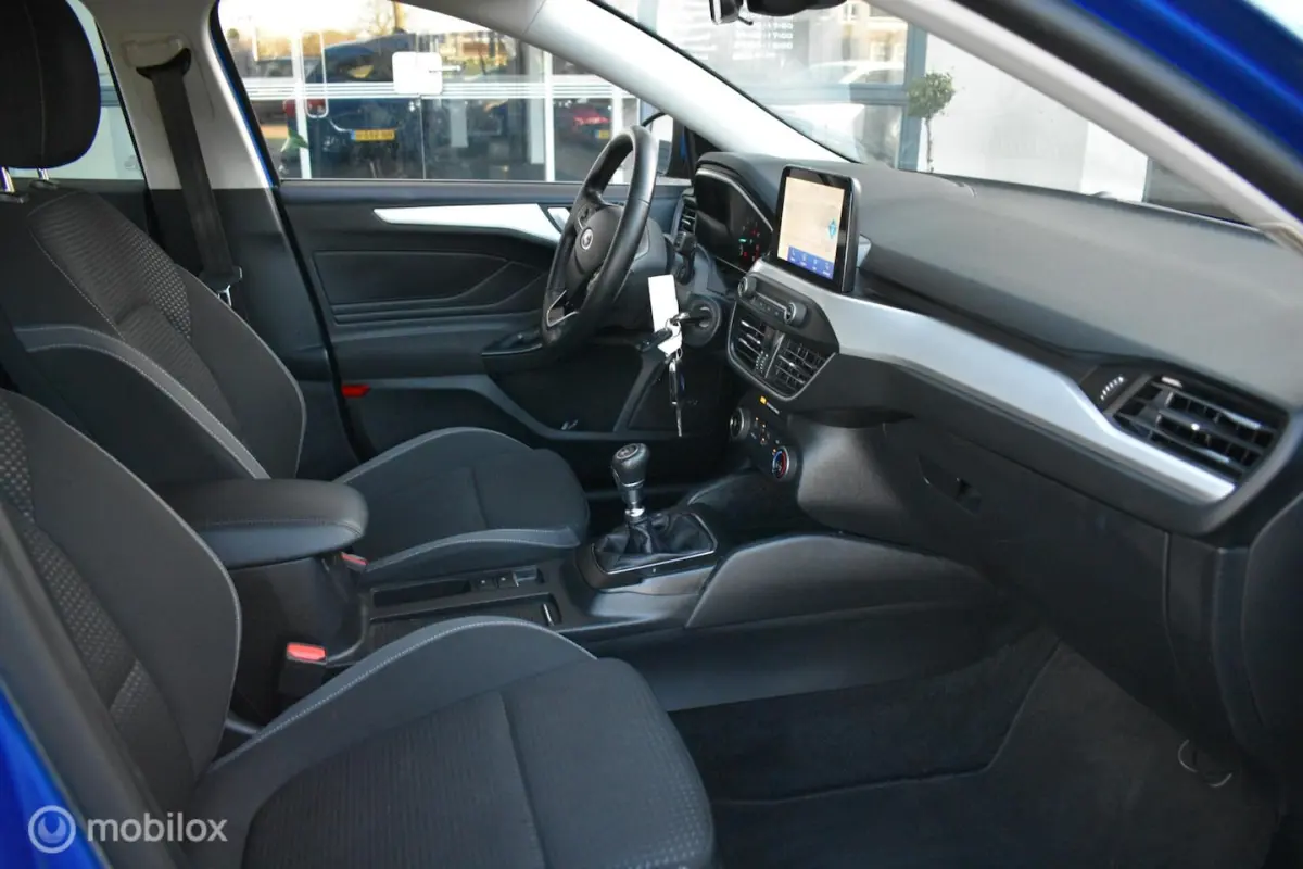 1.0 EcoBoost Hybrid Trend Edition|Navi|LED