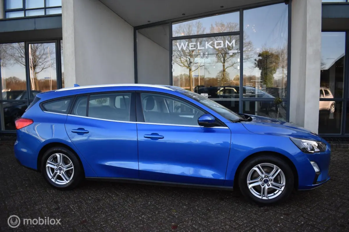 1.0 EcoBoost Hybrid Trend Edition|Navi|LED