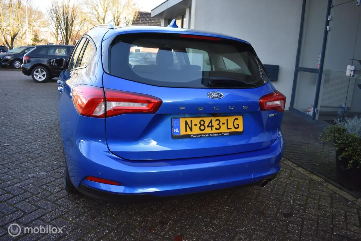 1.0 EcoBoost Hybrid Trend Edition|Navi|LED