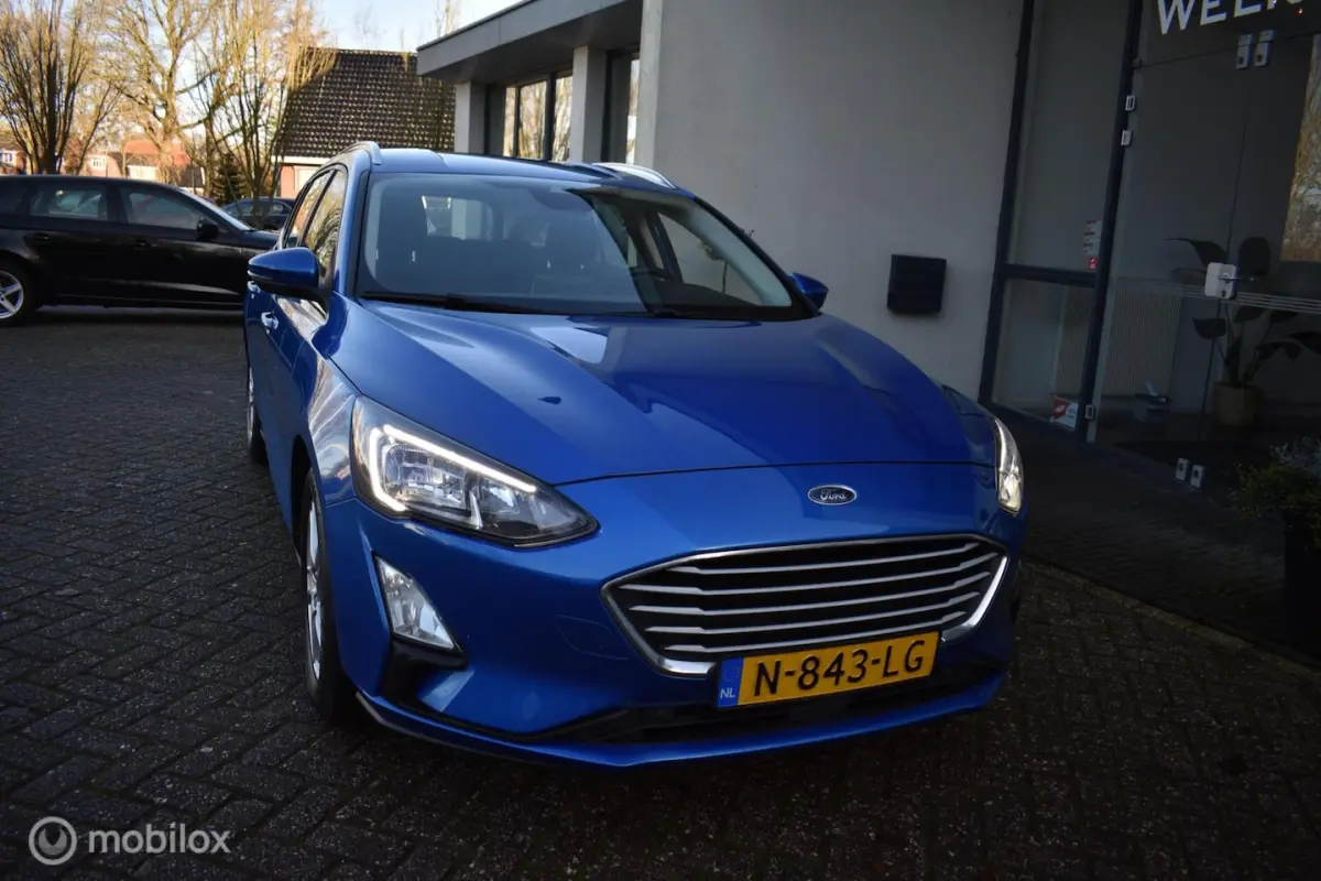 1.0 EcoBoost Hybrid Trend Edition|Navi|LED