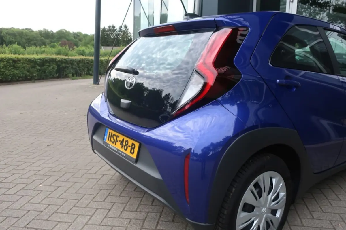 1.0 VVT-i, Camera, CarPlay/Android, All-Season,