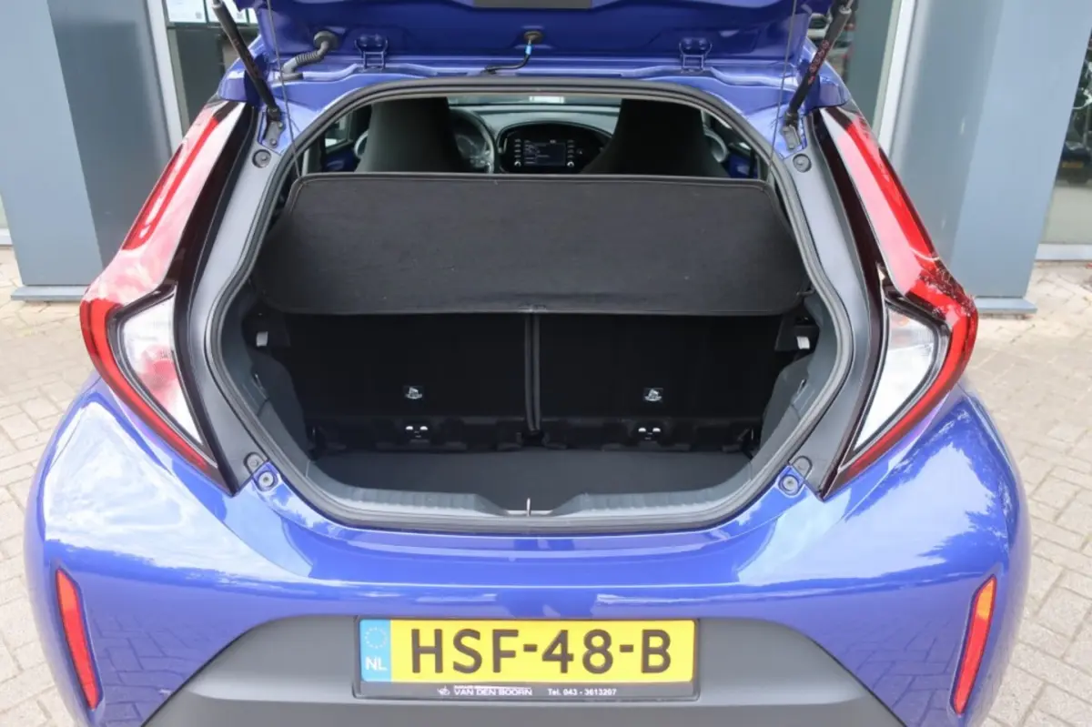 1.0 VVT-i, Camera, CarPlay/Android, All-Season,