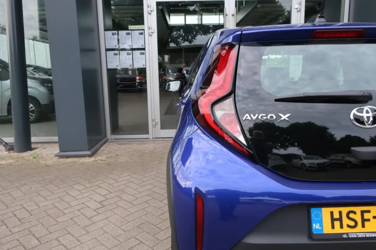 1.0 VVT-i, Camera, CarPlay/Android, All-Season,