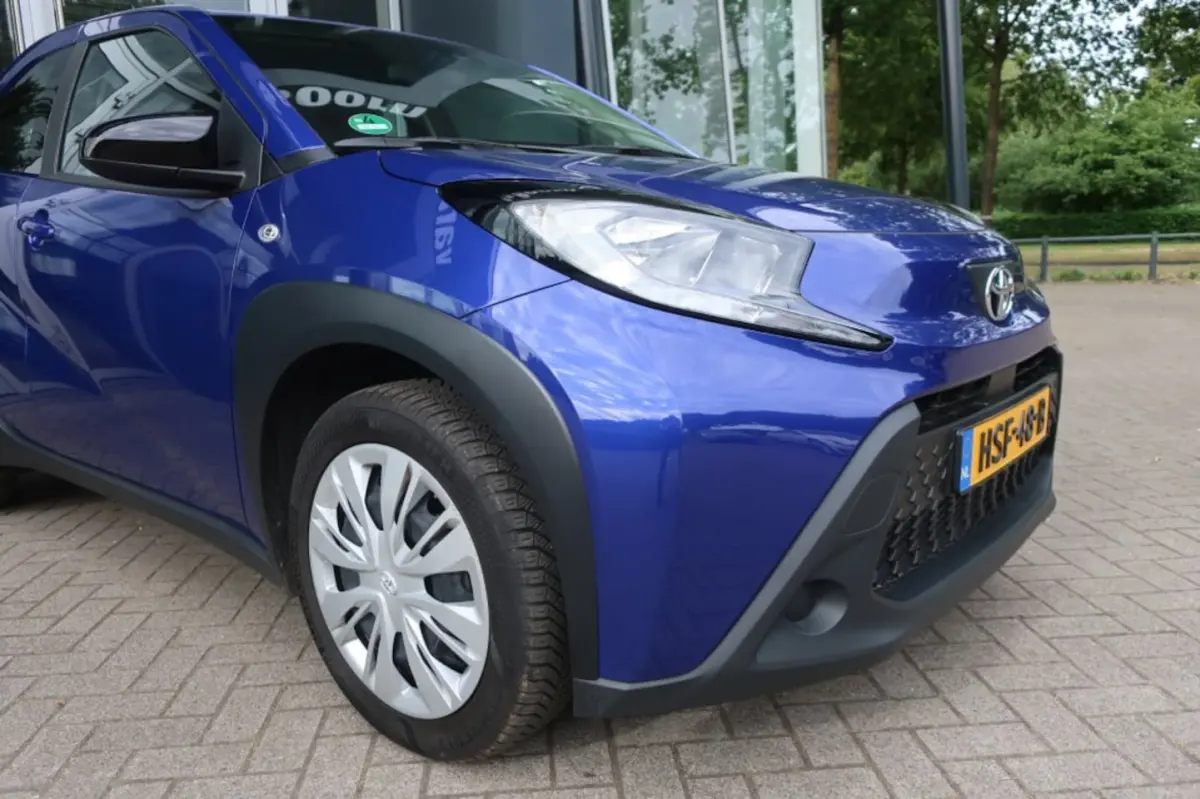 1.0 VVT-i, Camera, CarPlay/Android, All-Season,