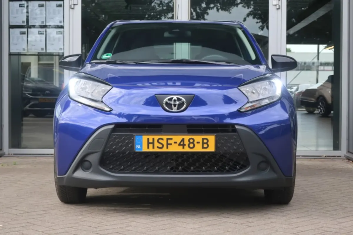1.0 VVT-i, Camera, CarPlay/Android, All-Season,