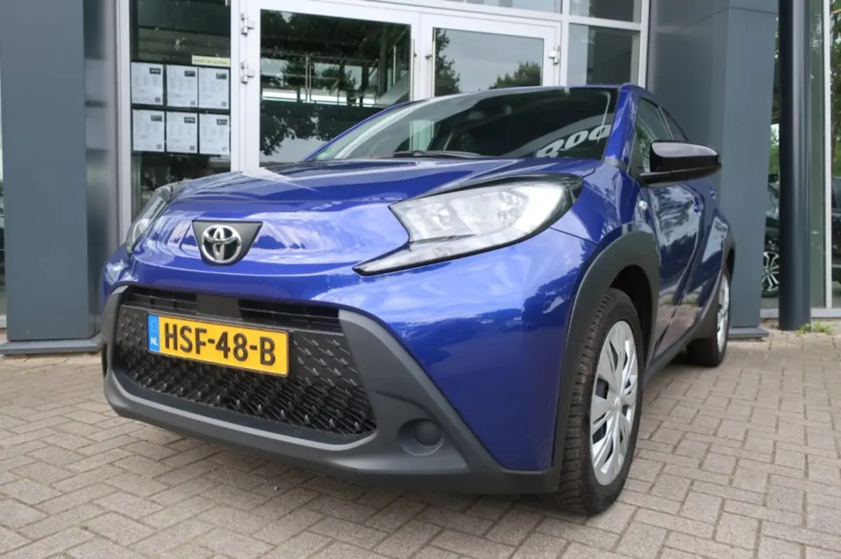 1.0 VVT-i, Camera, CarPlay/Android, All-Season,
