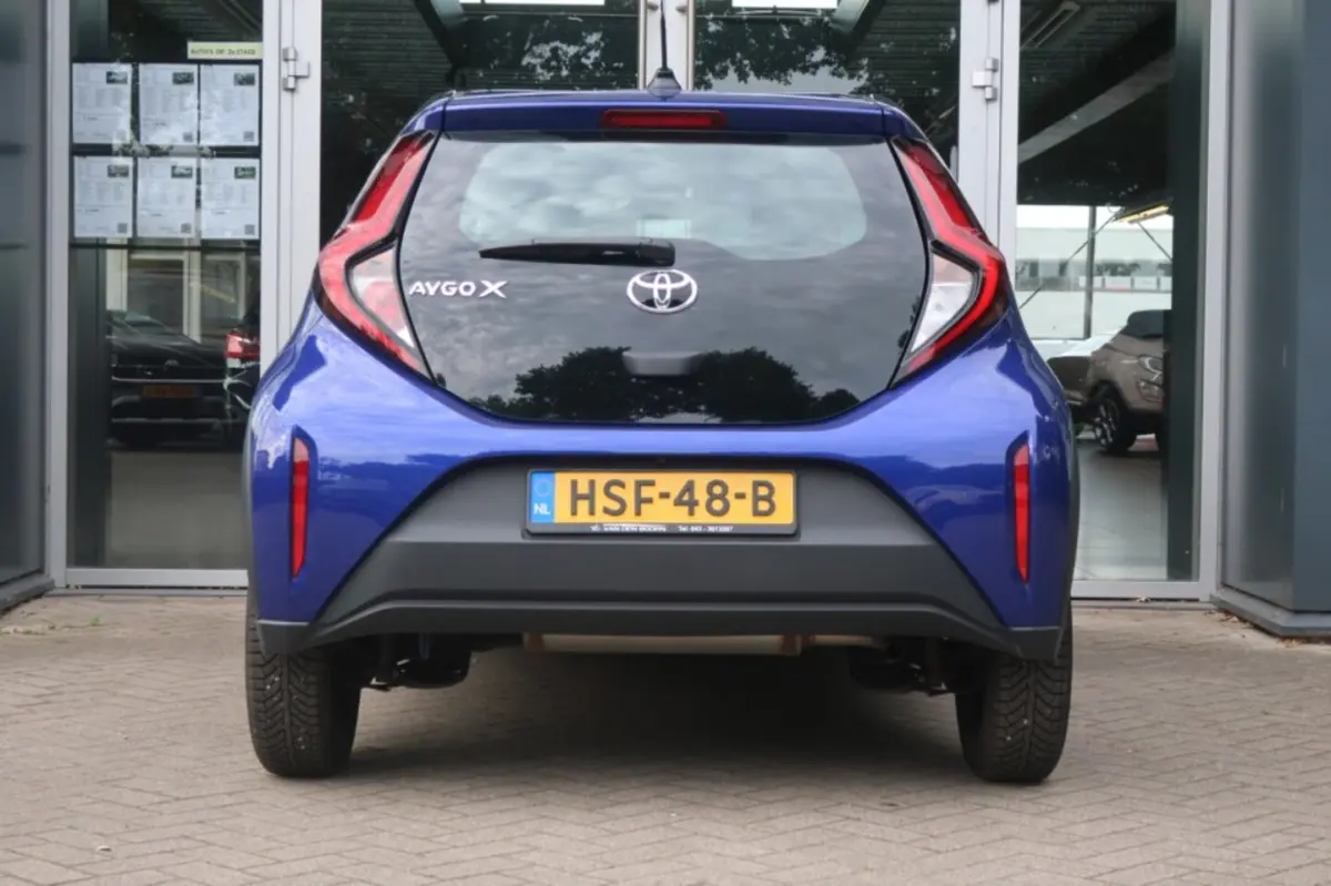 1.0 VVT-i, Camera, CarPlay/Android, All-Season,