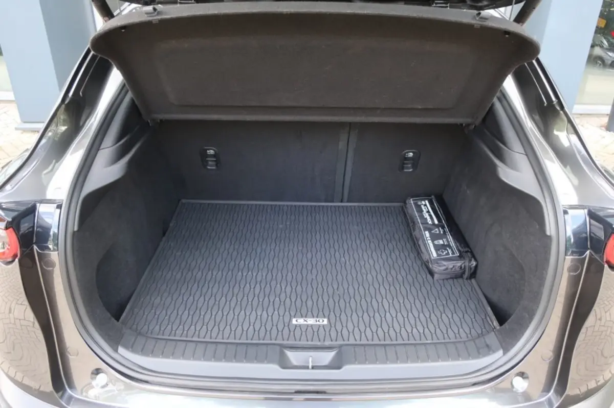 2.0 SkyActiv-G, Stuur- en Stoelverwarm, 360 Camera, BOSE Audio etc