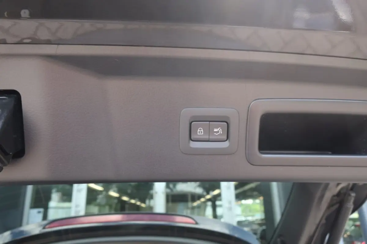 2.0 SkyActiv-G, Stuur- en Stoelverwarm, 360 Camera, BOSE Audio etc
