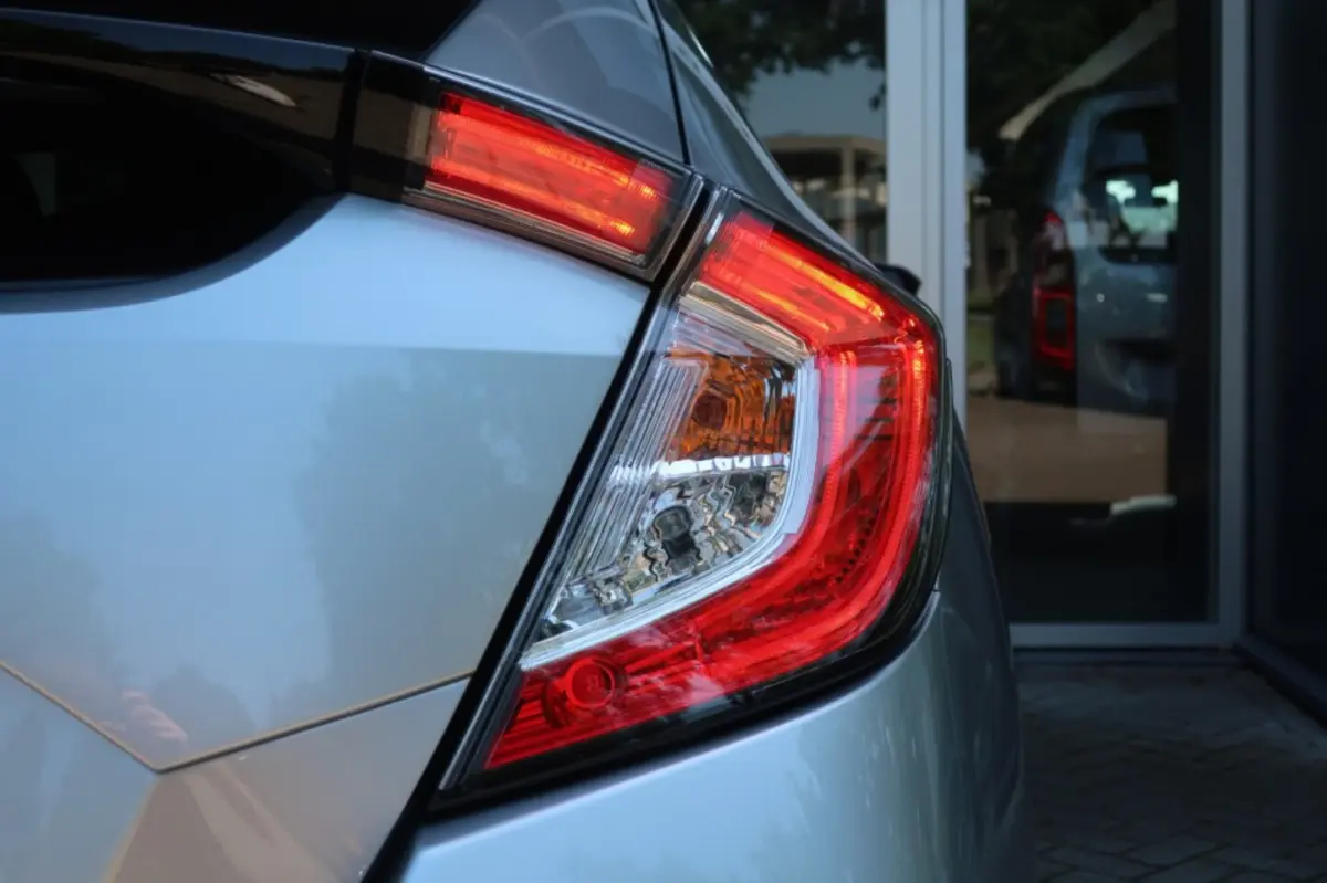 1.0 i-VTEC, Stoelverwarming, CarPlay/Android, Navi, Camera, PDC rondom etc