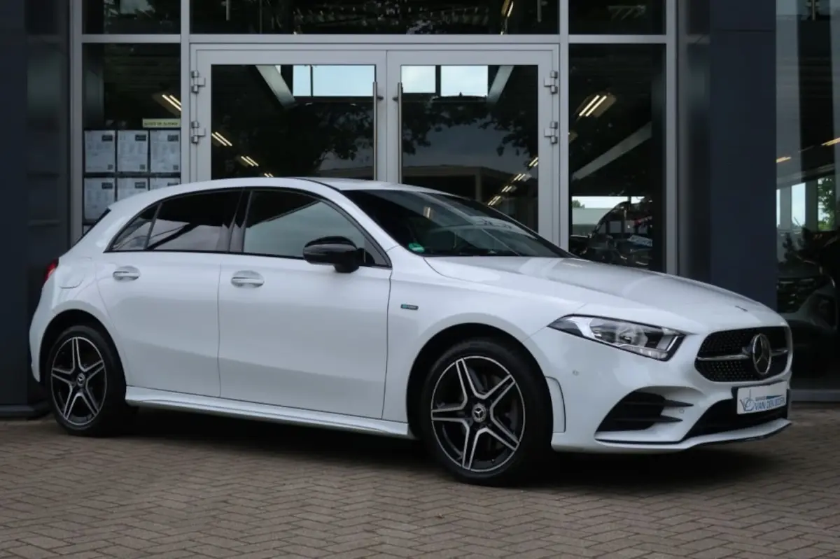 A250e AMG-Line, All Season Banden, Trekhaak, Dode Hoek Monitor, etc