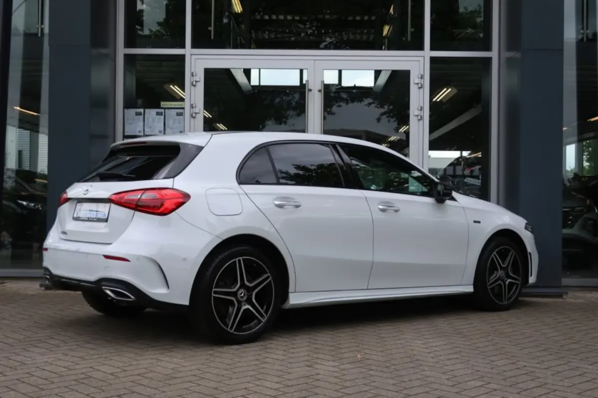 A250e AMG-Line, All Season Banden, Trekhaak, Dode Hoek Monitor, etc