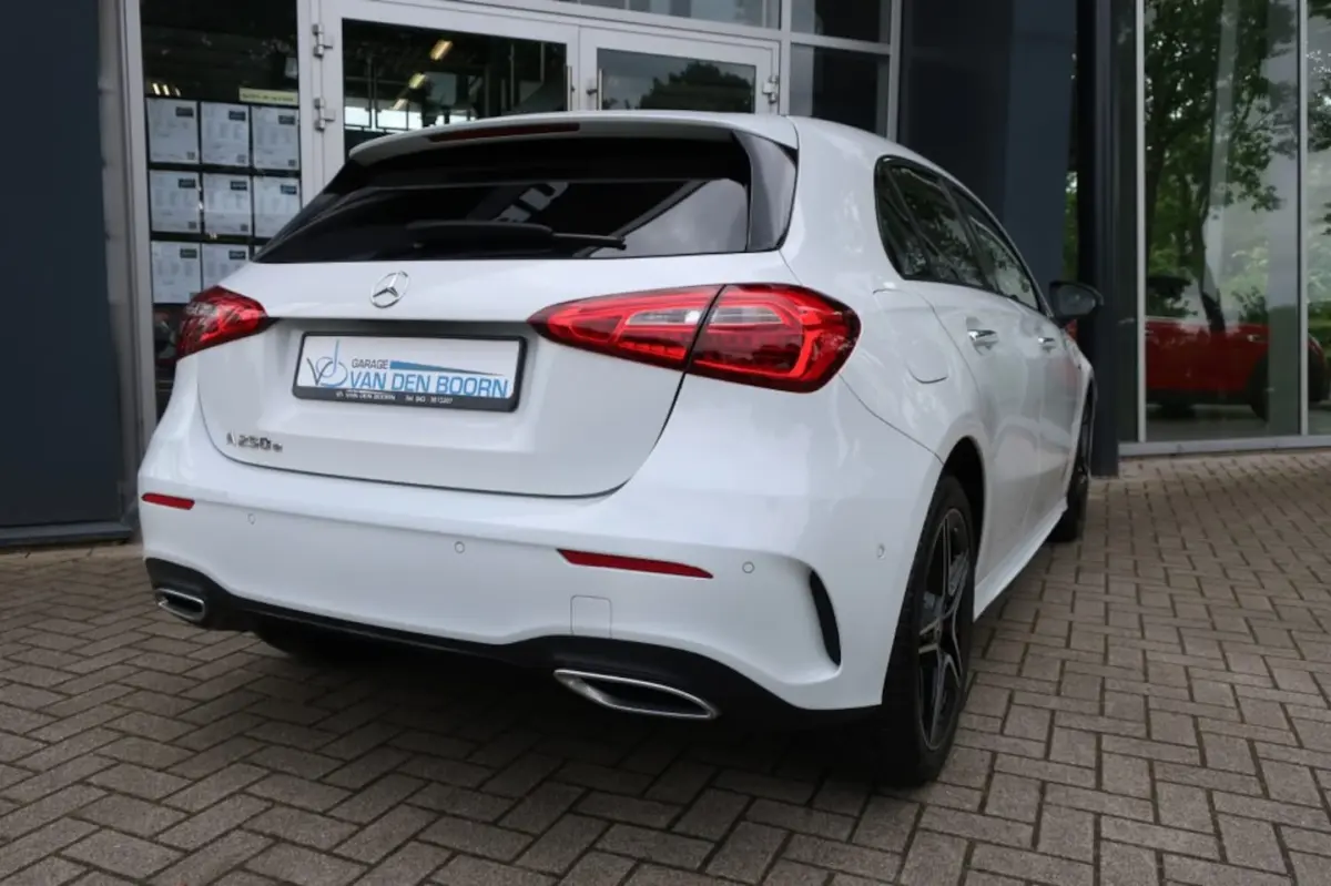 A250e AMG-Line, All Season Banden, Trekhaak, Dode Hoek Monitor, etc