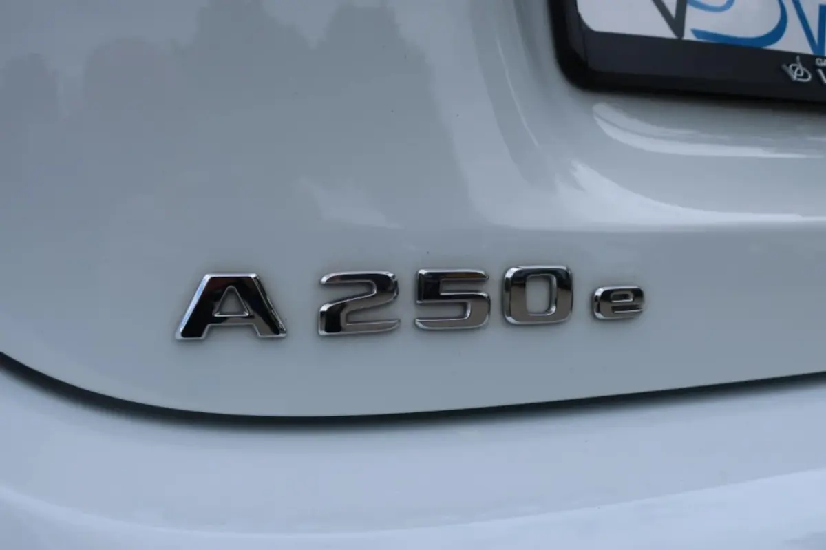 A250e AMG-Line, All Season Banden, Trekhaak, Dode Hoek Monitor, etc