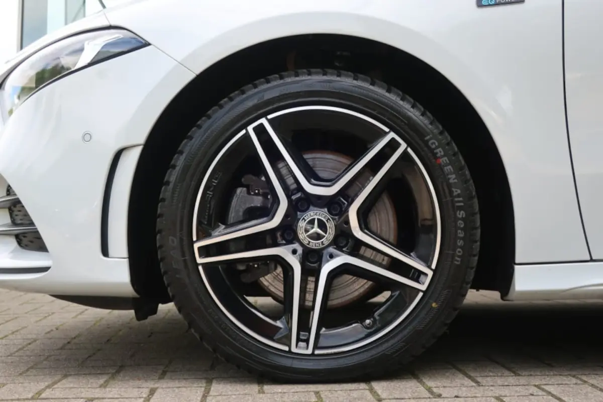 A250e AMG-Line, All Season Banden, Trekhaak, Dode Hoek Monitor, etc