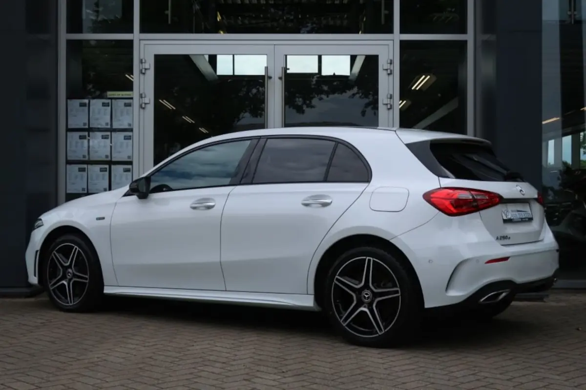 A250e AMG-Line, All Season Banden, Trekhaak, Dode Hoek Monitor, etc