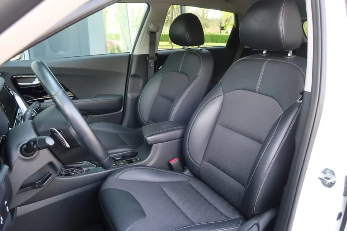 1.6 GDI PHEV Apple Carplay/ Android Auto, Navi, Clima, etc