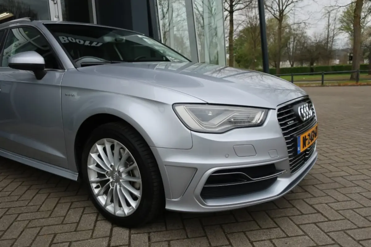 1.4 E-TRON, Adaptive Cruise, LED Verlichting, Dode Hoek Monitor, etc