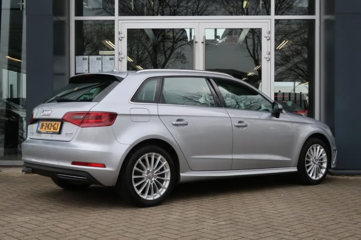 1.4 E-TRON, Adaptive Cruise, LED Verlichting, Dode Hoek Monitor, etc