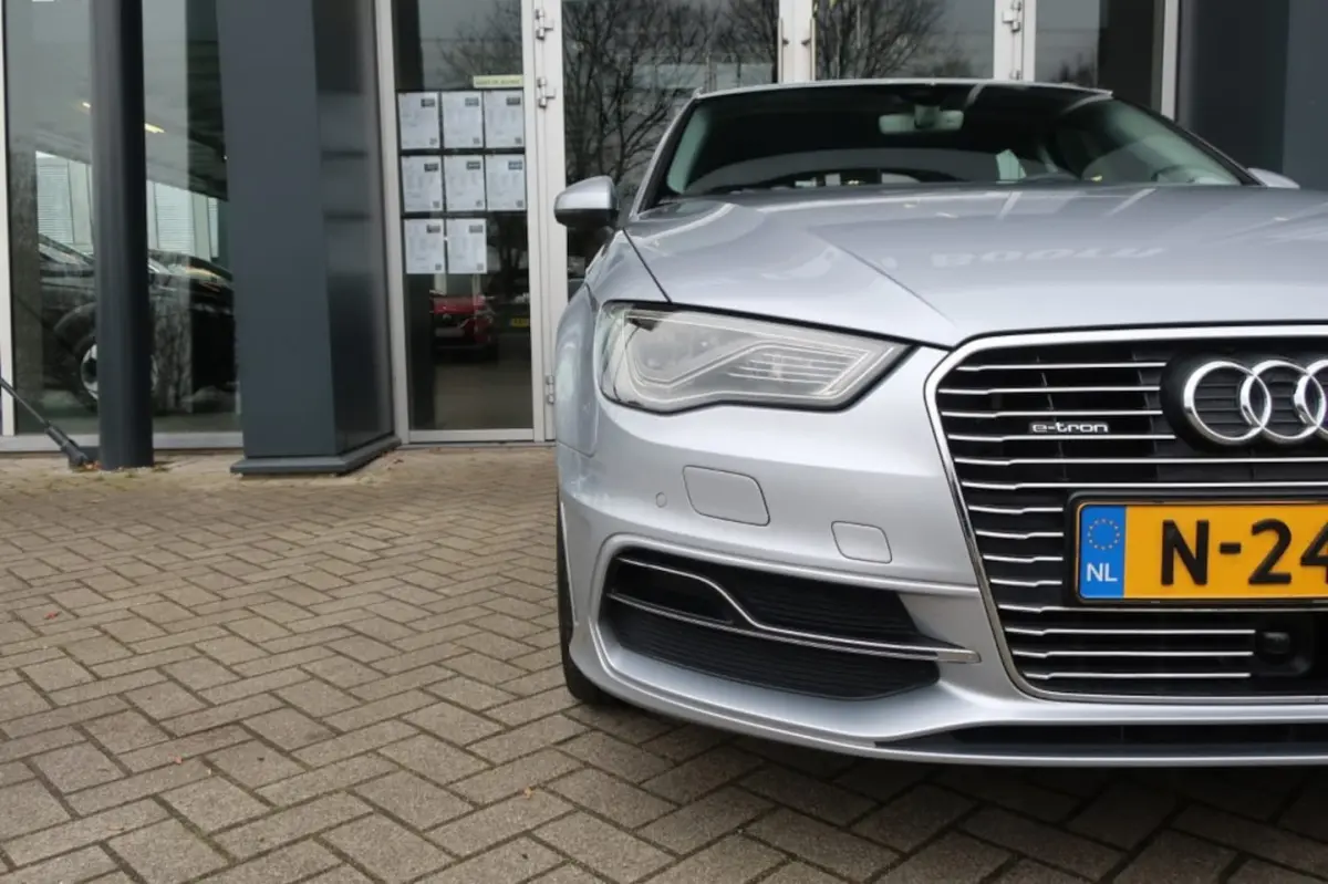1.4 E-TRON, Adaptive Cruise, LED Verlichting, Dode Hoek Monitor, etc