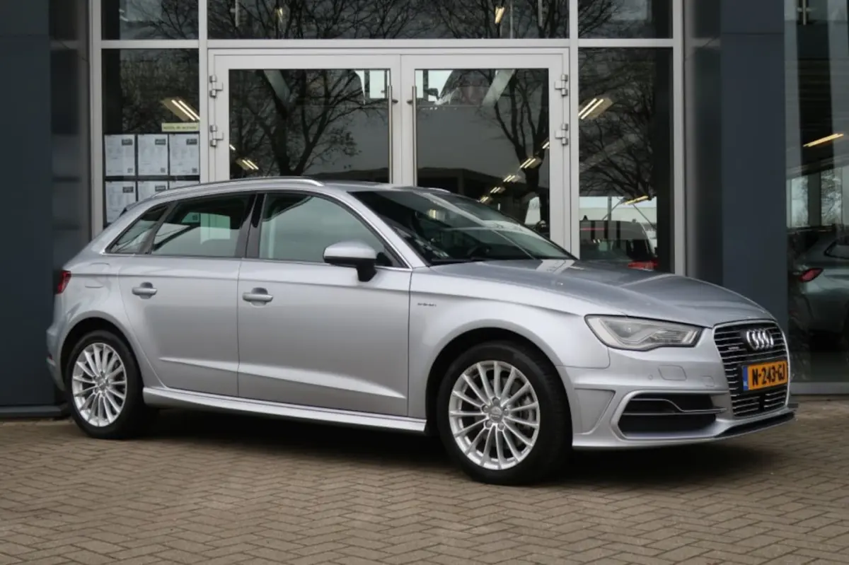 1.4 E-TRON, Adaptive Cruise, LED Verlichting, Dode Hoek Monitor, etc