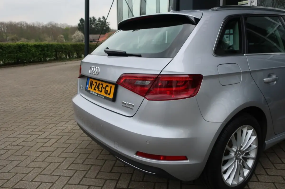 1.4 E-TRON, Adaptive Cruise, LED Verlichting, Dode Hoek Monitor, etc