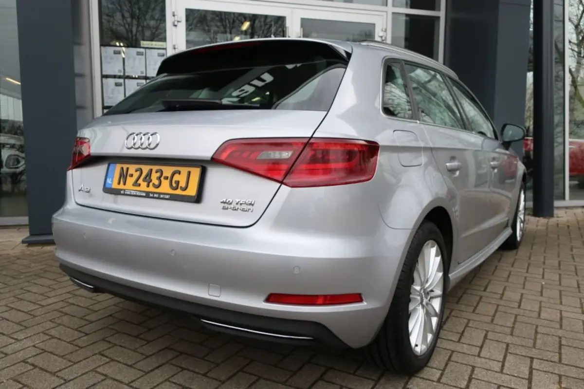 1.4 E-TRON, Adaptive Cruise, LED Verlichting, Dode Hoek Monitor, etc