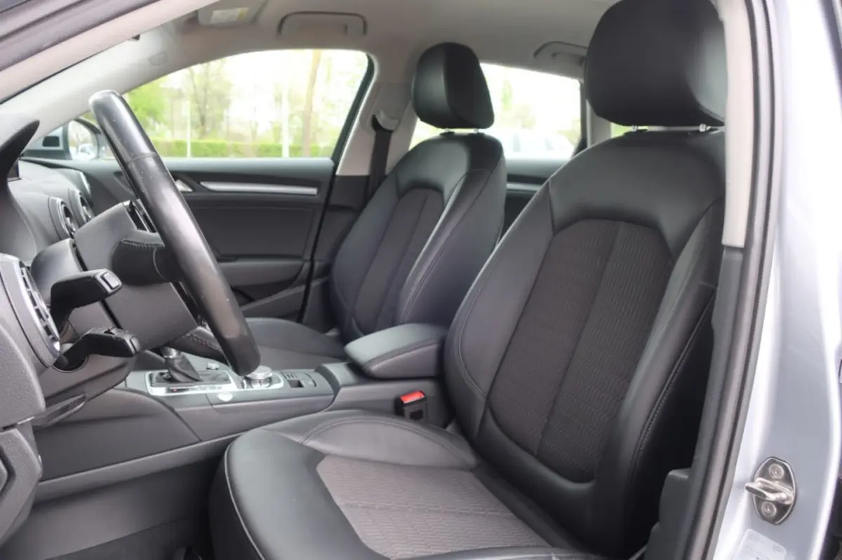 1.4 E-TRON, Adaptive Cruise, LED Verlichting, Dode Hoek Monitor, etc