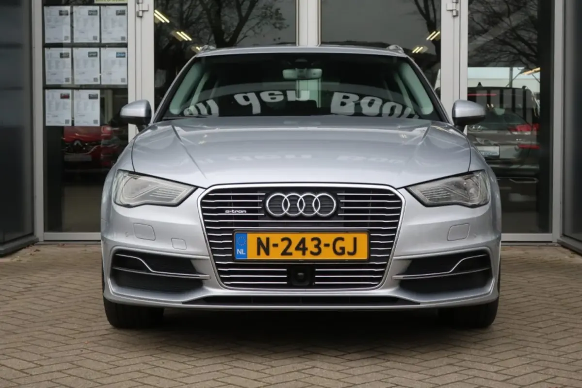 1.4 E-TRON, Adaptive Cruise, LED Verlichting, Dode Hoek Monitor, etc