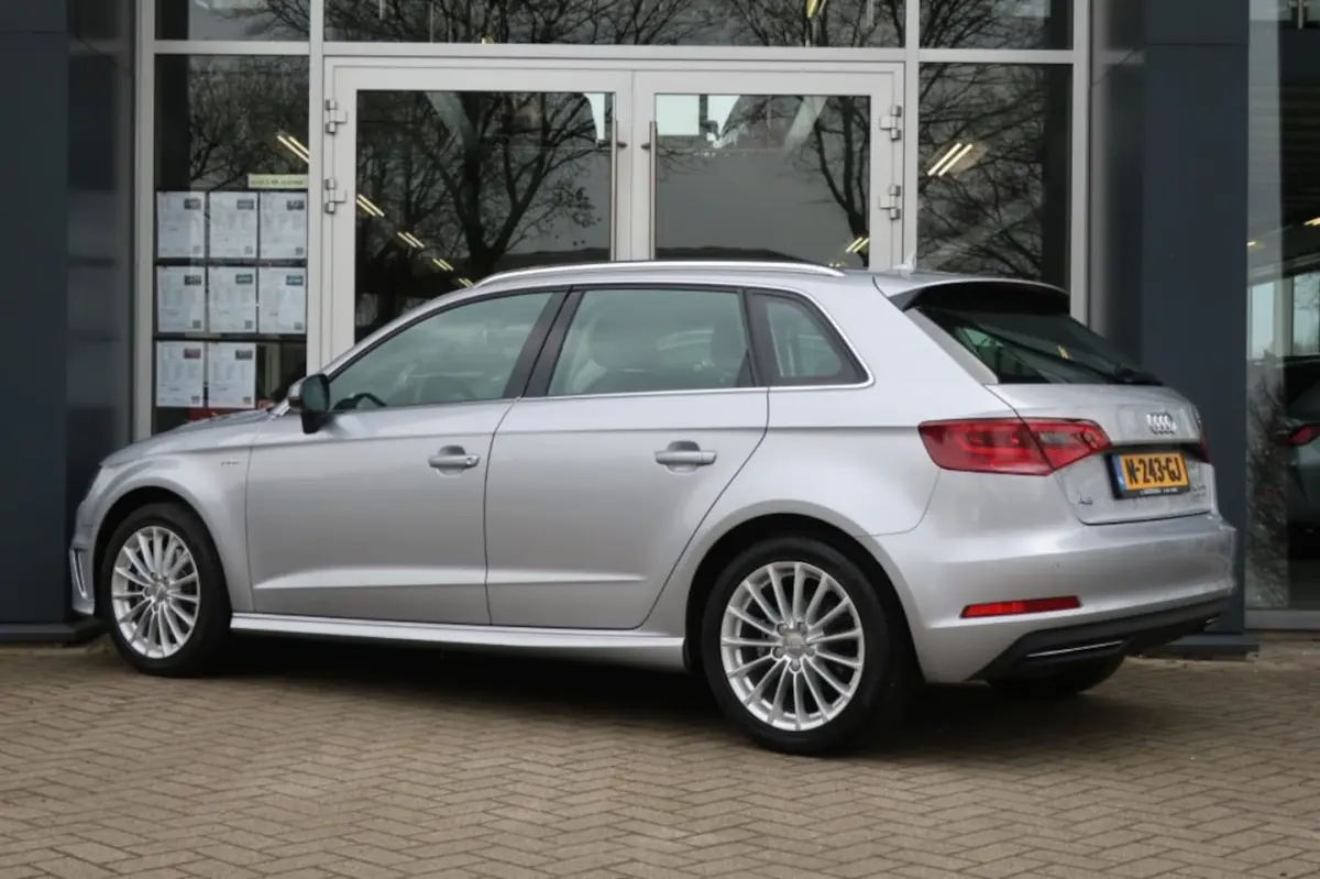1.4 E-TRON, Adaptive Cruise, LED Verlichting, Dode Hoek Monitor, etc