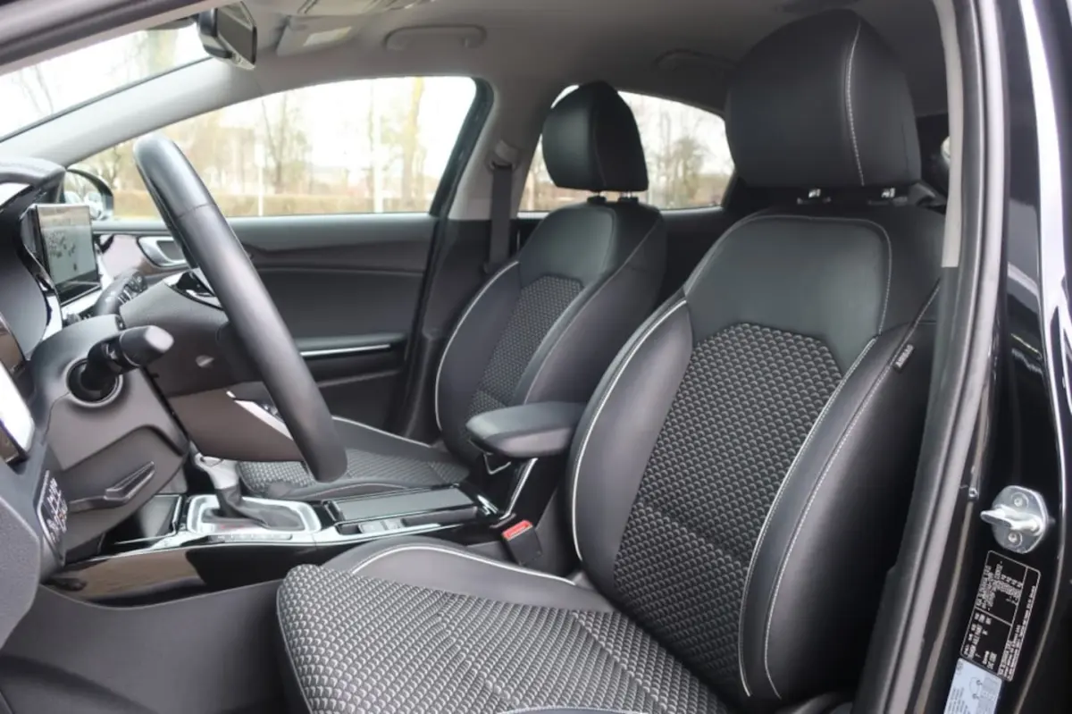1.6 GDI PHEV, All Season Banden, LED, Navi, Apple Carplay/ Android Auto, etc