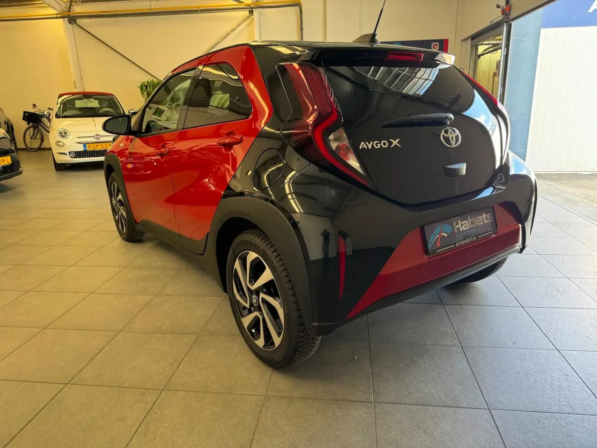 1.0 VVT-i S-CVT Automaat/Stoelverw/Carplay/cruise/Bi-tone/17 inch/pas 3000km